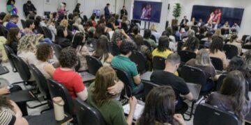 Profissionais da saúde e da assistência social de DF debatem estratégias para idosos em acolhimento