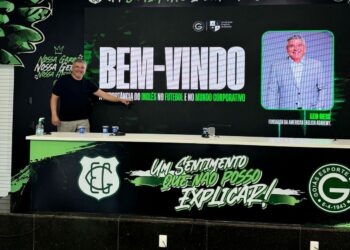 Time do Goiás tem nova parceria com o empresário Leo Reis e ganha palestra sobre a importância do inglês no futebol