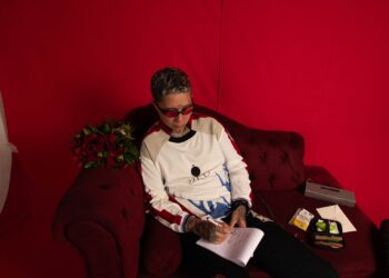 Massaru revela lado romântico em novo EP “VLTA (Vida Loka Também Ama)”; confira!