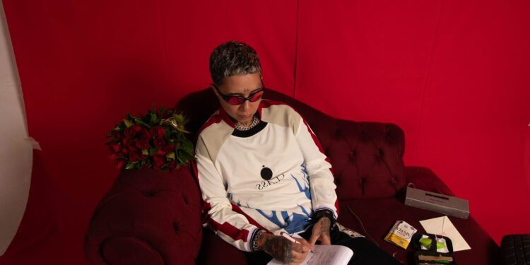 Massaru revela lado romântico em novo EP “VLTA (Vida Loka Também Ama)”; confira!