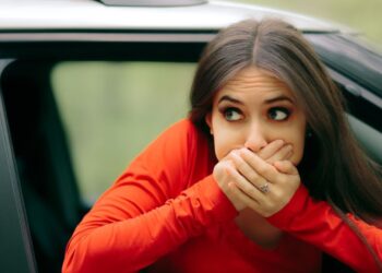 Silêncio que Enjoa: Carros Elétricos e Autônomos Desafiam o Cérebro e Aumentam Casos de Tontura