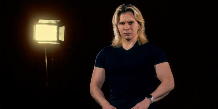 POWER METAL COM TOQUE HISTÓRICO: GUILHERME HIROSE LANÇA SINGLE SOLO “A NEW EMPIRE”