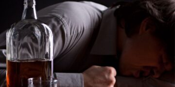 Não é só “labirintite”, é envenenamento: bebida adulterada com metanol provoca tontura