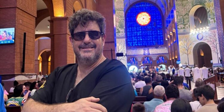 O Herói das Agulhas no Caminho de Fé: Rogger Florêncio e Seu Milagre na Estrada para Aparecida