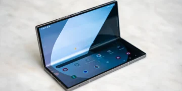 Galaxy Z Fold 7: A Sofisticação do dobrável atinge um novo patamar