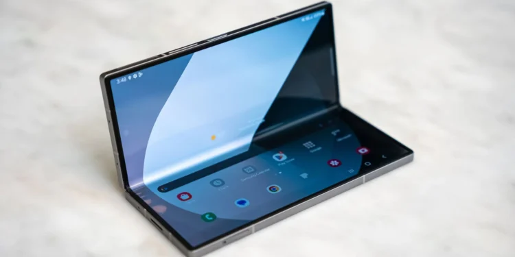 Galaxy Z Fold 7: A Sofisticação do dobrável atinge um novo patamar