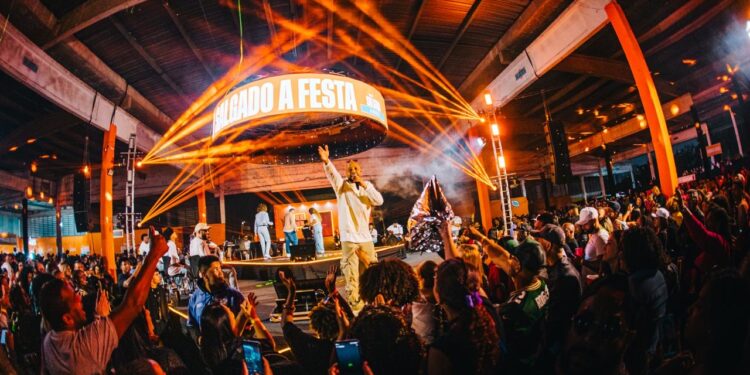 Casa do Salgado celebra a Ressaca de Carnaval com festa em clima de folia e abadá