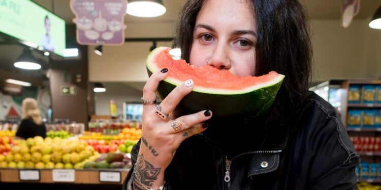 LARINHX lança o EP “Vadias In Love” e traz participações de Urias e Ebony