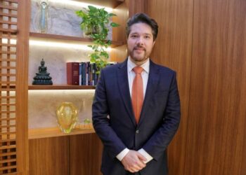 Fabian, Conselheiro Luis Fabian é o idealizador do programa e tem como base a experiência como ex-gestor educacional na rede pública.