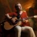 “Tempo Perdido”: Balara transforma hino da Legião Urbana em releitura acústica intimista.