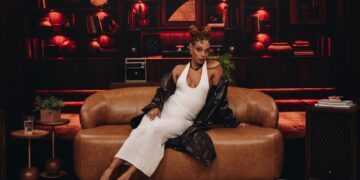 Urias é a nova convidada do Segue o Som na Podpah Records