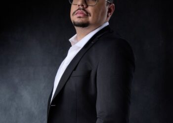 Douglas Azara