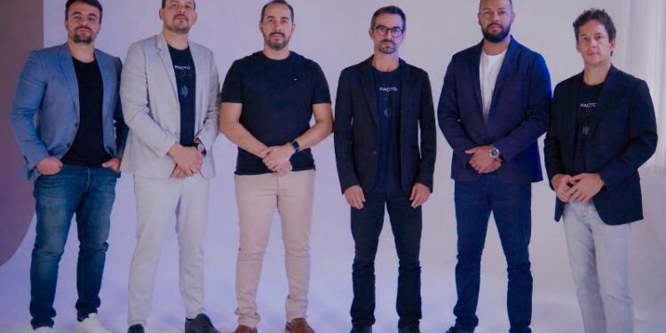 Da esquerda para a direita: Rafael Moraes, Tibério Lemes, Waller Maciel, Maxmiliano Barbosa, Gleidson Soares e Leonardo Moreira, sócios-diretores da Pacto Soluções