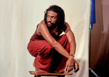 Após indicação ao Grammy Latino e reconhecimento no Prêmio da Música Brasileira, Pedro Emílio lança o álbum “Vende-se Lembrança”