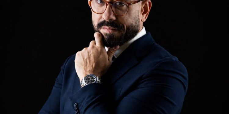 Dr. Diogo Viana esclarece o que diferencia um implante hormonal indicado com critério médico de promessas sem respaldo científico.