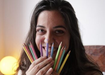 Psicóloga Marcella Araújo alerta: falta de escuta agrava crise de saúde mental entre adolescentes