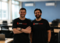 Fundadores Easy Alert, Iago Sartor e Fernando Zomer, encontraram desafios na manutenção predial, criaram uma solução e hoje atendem 2 mil edifícios em 22 estados.