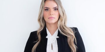 Jessyca Arieira desenvolve soluções jurídicas que conectam negócios, investidores e mercados globais com foco em governança, compliance e crescimento sustentável.