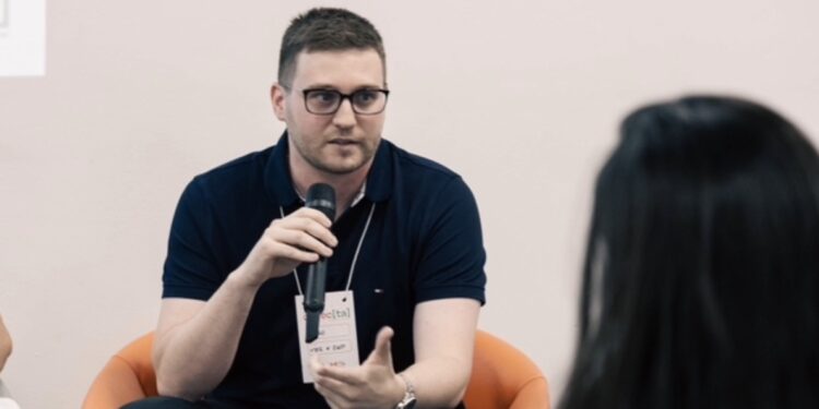 Iago Sartor como palestrante na ACATE - Associação Catarinense de Tecnologia.