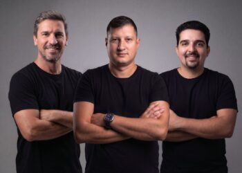 Darlan Lueders, Fernando Negrini e Hugo Dias, da Grand Thera, criaram o Decision-Grade AI, que ajuda empresas a tomarem decisões críticas.