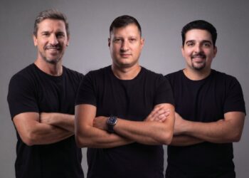 Darlan Lueders, Fernando Negrini e Hugo Dias, partners da Grand Thera, investem no Decision-Grade AI para ajudar empresas nas tomadas de decisão críticas.