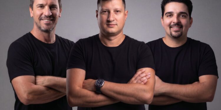 Darlan Lueders, Fernando Negrini e Hugo Dias, partners da Grand Thera, investem no Decision-Grade AI para ajudar empresas nas tomadas de decisão críticas.