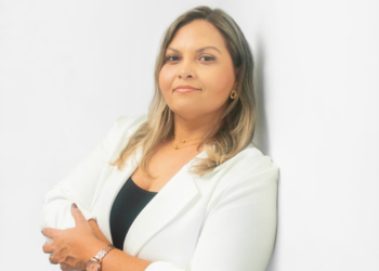 Aline Rinaldi lidera a RSA Assessoria Logística, uma das principais referências em regularização, segurança operacional e prevenção de riscos no transporte de cargas.