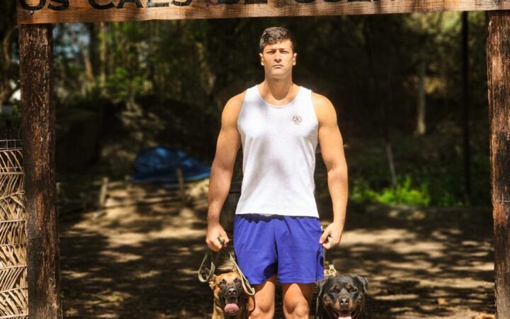 Soldado Fuzileiro Naval Lucas Oliveira Pereira conquistou a certificação internacional BH para o Cão de Guerra Quill.