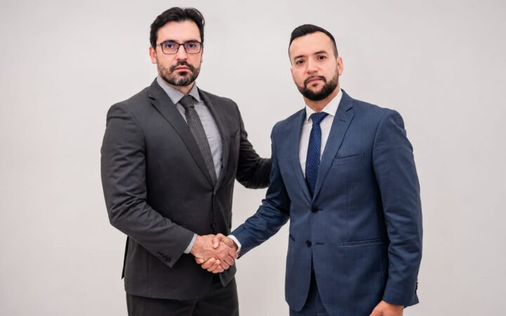 Alexandre e Italo, sócios do Bronzatti & Pienis Advogados.