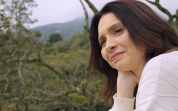 Andréa Vilas Boas, gerente de Tecnologia da Informação, virou a voz do Outubro Rosa da Mahogany.