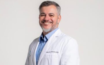 Dr. Marcelo Moreira realiza o lifting endoscópico para esconder as cicatrizes e cuidar da pele.