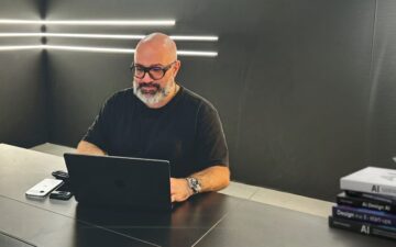 Guilherme Friol, fundador da Vircos, destaca que a decisão sobre comprar ou construir IA é financeira.