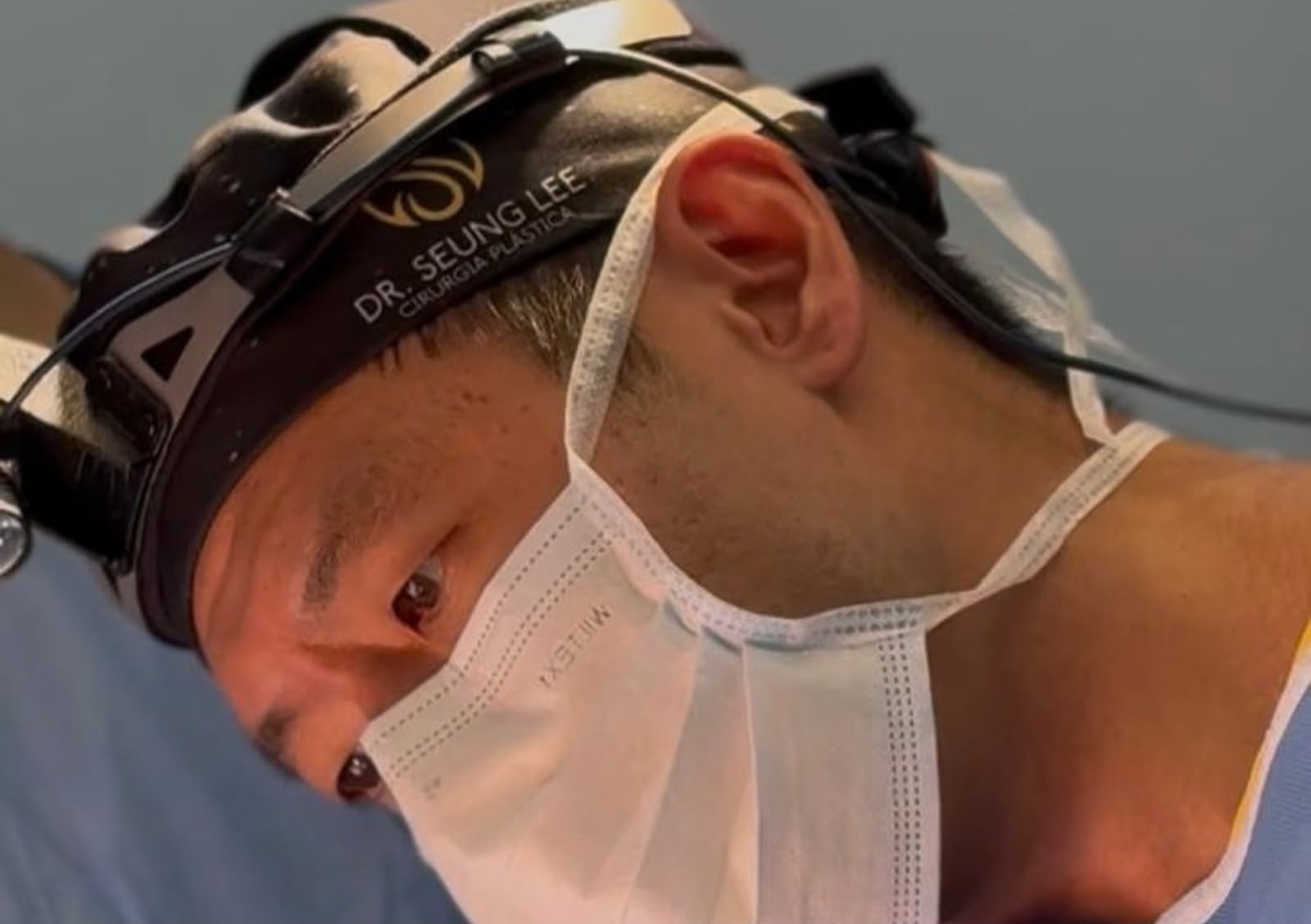 Dr. Seung Hoon Lee, Cirurgião Plástico