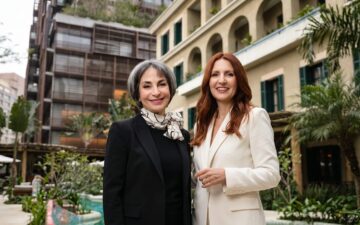 À esquerda Claudia Matarazzo, e à direita Eliane Ribeiro (anfitriã do evento)